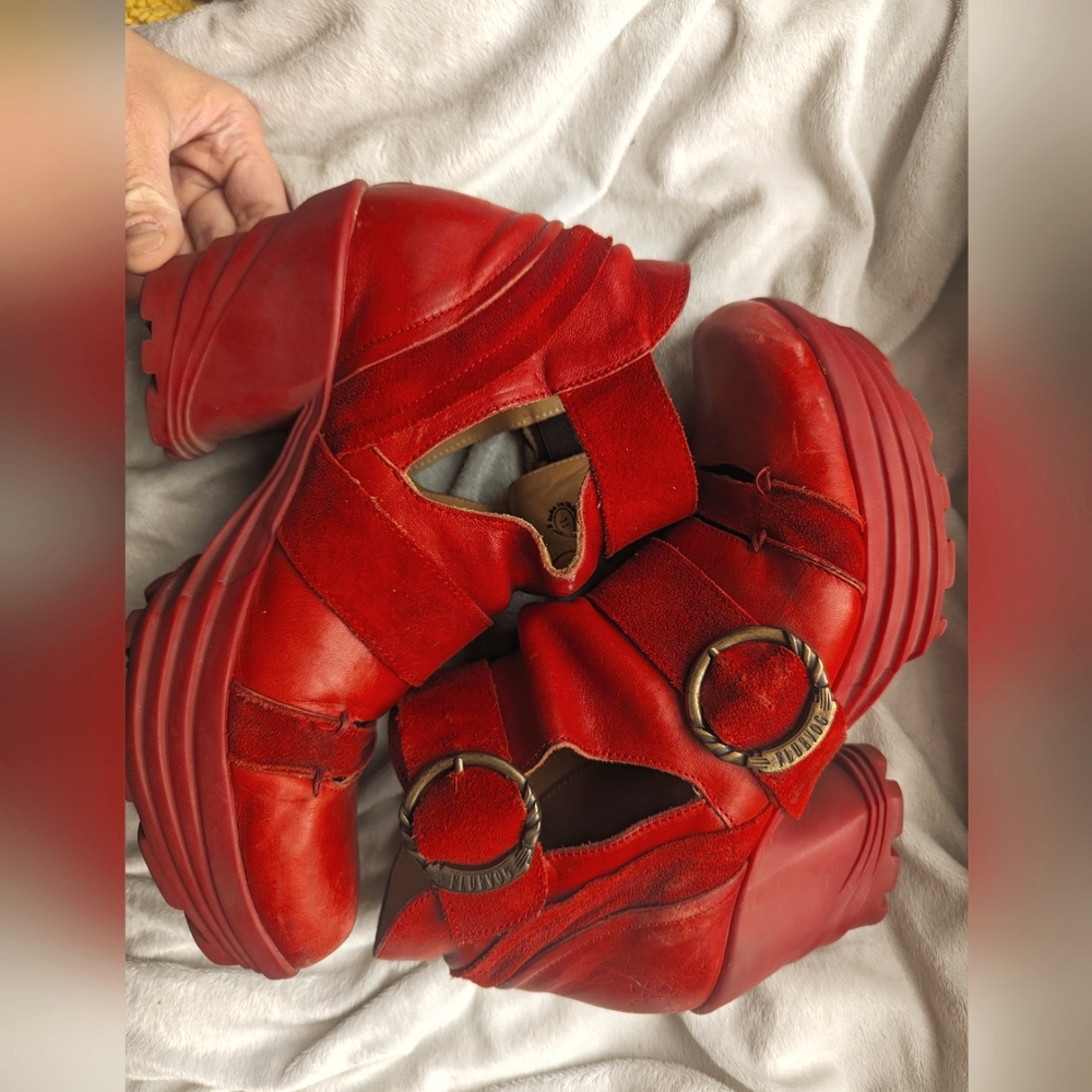 Fluevog Mellow Socal Red Platform Buckle Boot Women's size 11